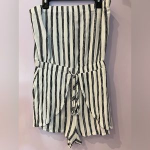 LA Hearts Pacsun Women’s Small Romper. Strapless black and white with real tie